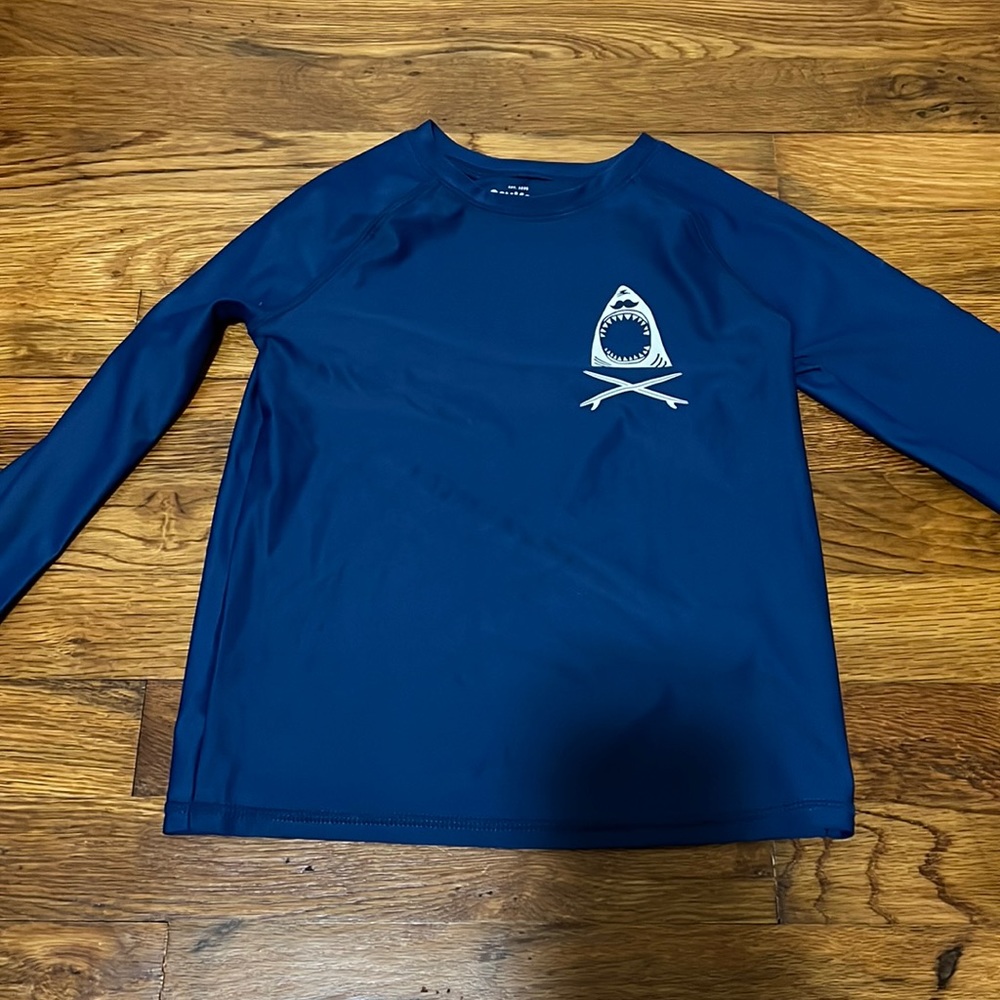 Nwot- Boy’s Oshkosh rashguard